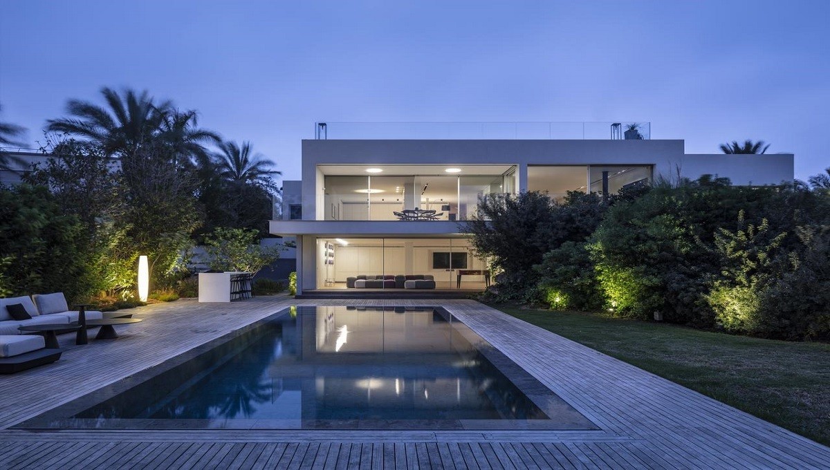 Luxury unique waterfront villa in prestigious location